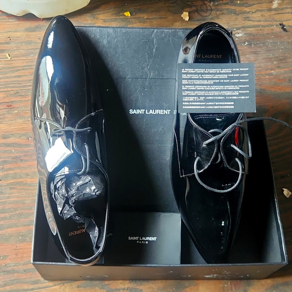 SAINT LAURENT MENS PATENT LEATHER OXFORD SHOES